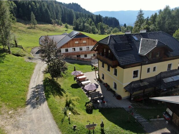 Steinacherhof (Quelle:https://www.steinacher-hofladen.wurzelpark.at/index.php/unser-hof) Steinacherhof (Quelle:https://www.steinacher-hofladen.wurzelpark.at/index.php/unser-hof)